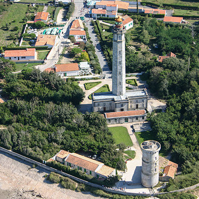 2006-phytolab_saint-clement_phare-baleines_home