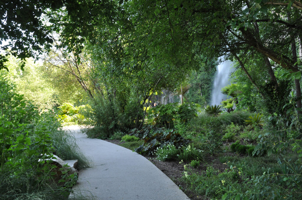 phytolab-Nantes-jardin-extraodinaire-cascade-mai2020