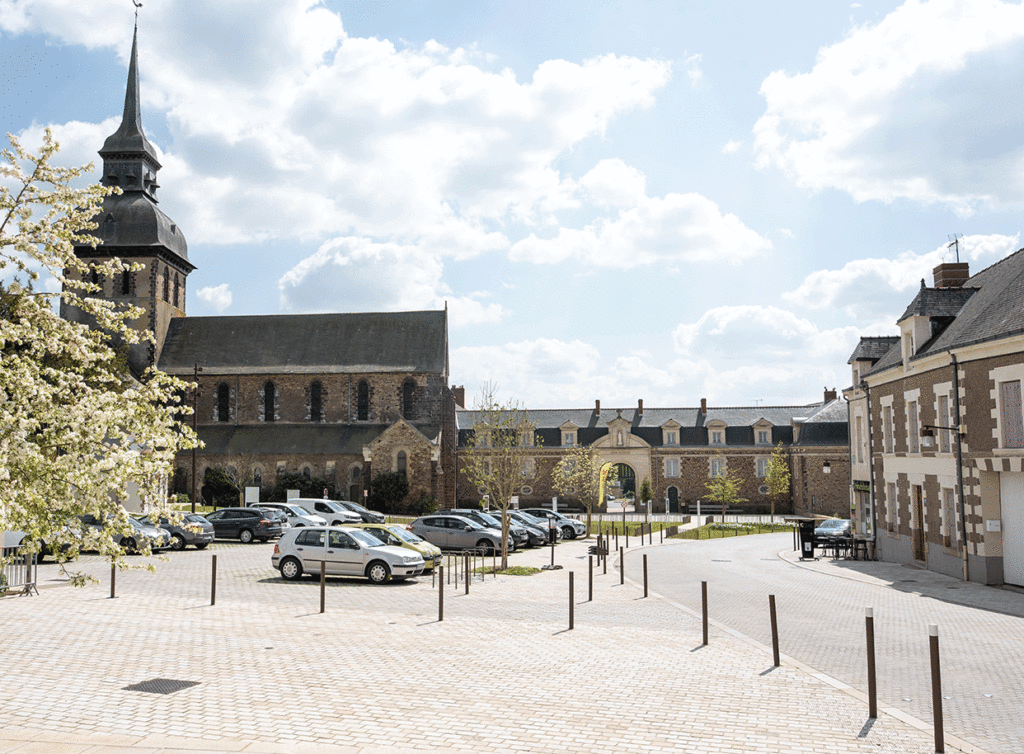 phytolab-saint-gildas-des-bois-place-abbatiale-01